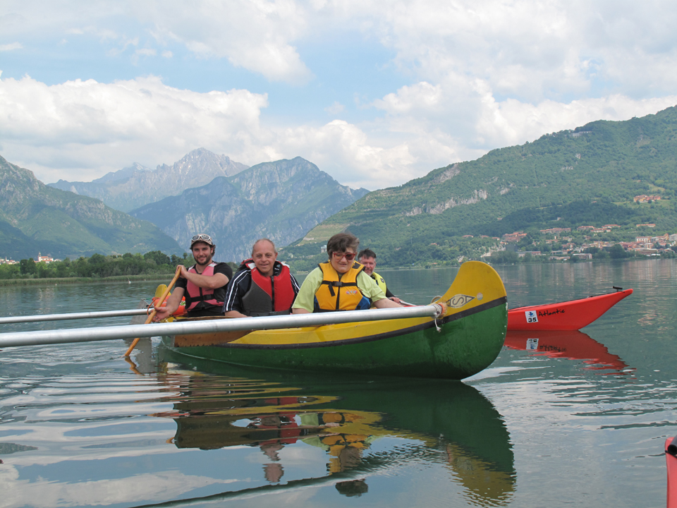 IN CANOA SUL LAGO